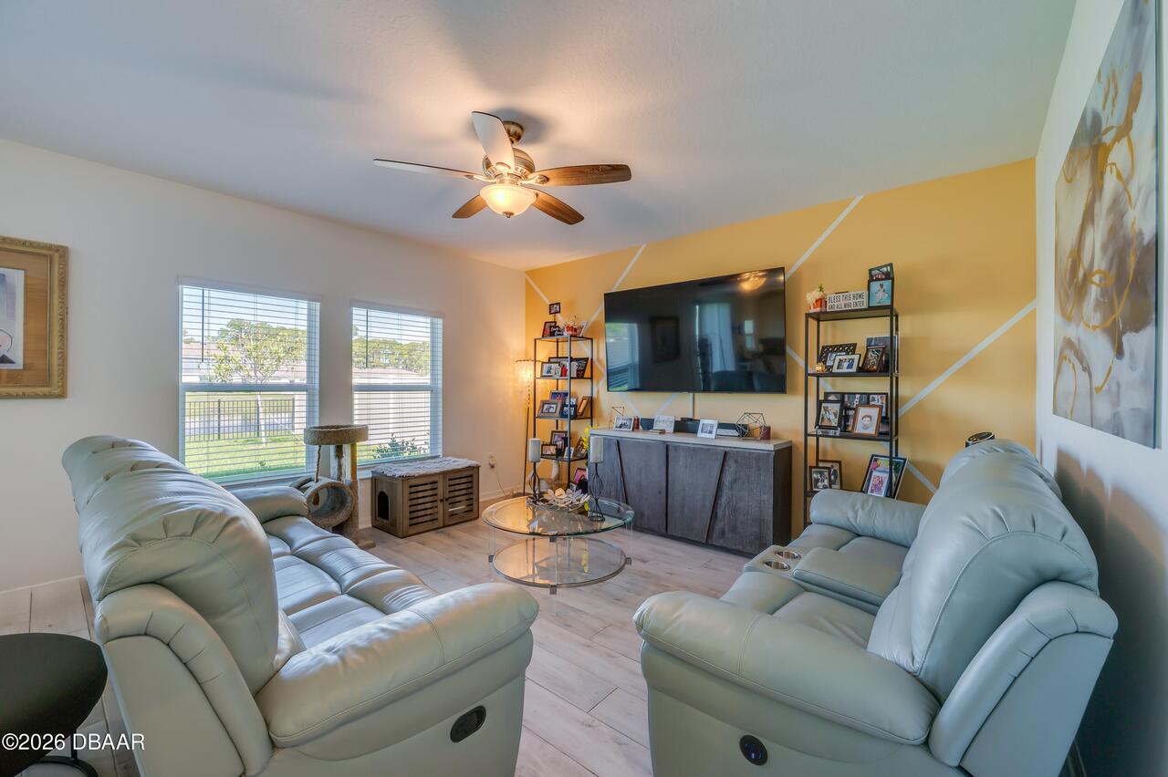 Listing Photo 11