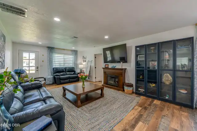 Listing Photo 7
