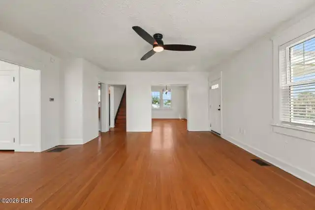 Listing Photo 11