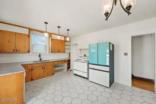 Listing Photo 17