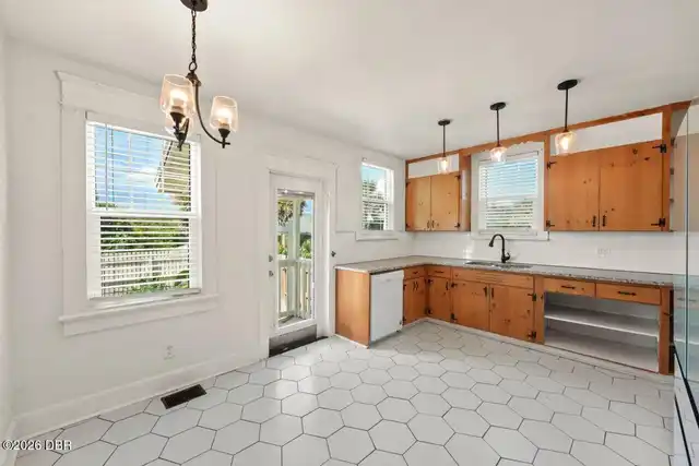 Listing Photo 18