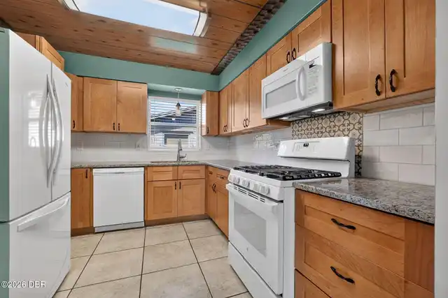 Listing Photo 11