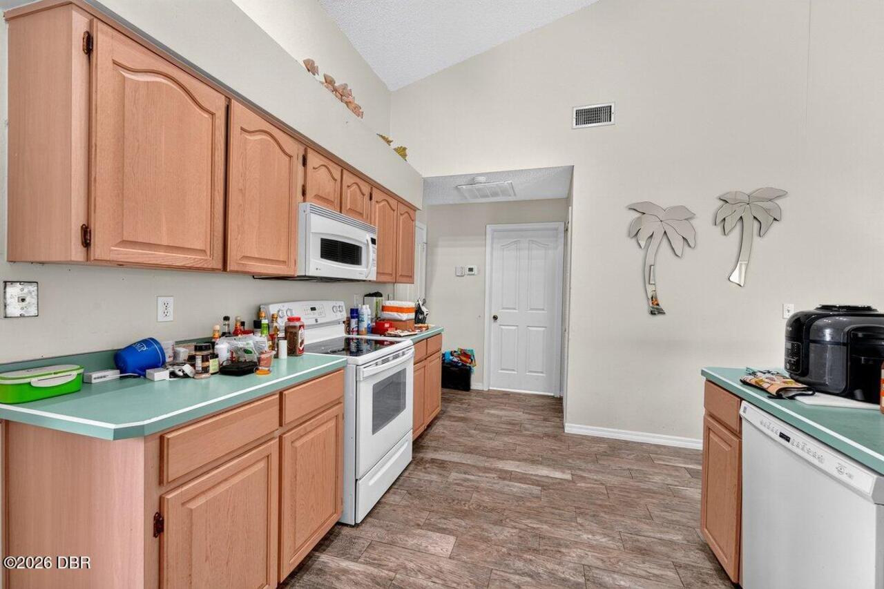 Listing Photo 8