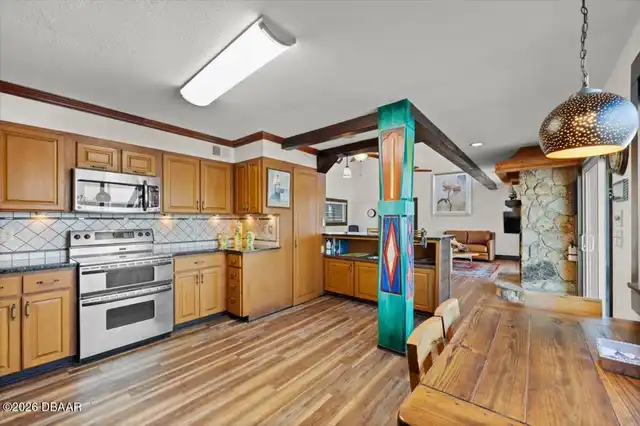 Listing Photo 11
