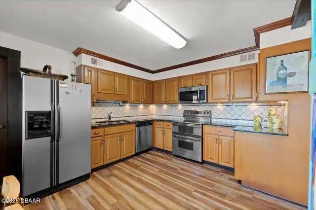 Listing Photo 12