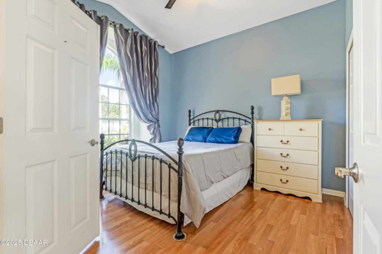Listing Photo 9