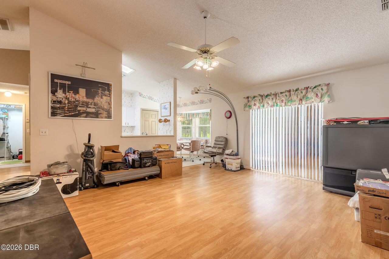Listing Photo 11