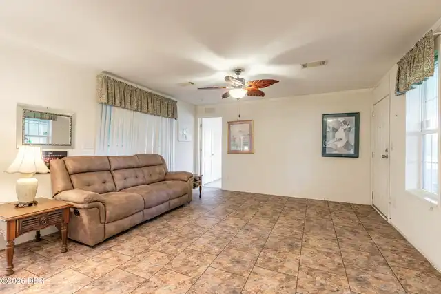 Listing Photo 10