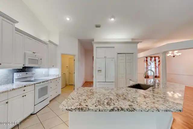 Listing Photo 12