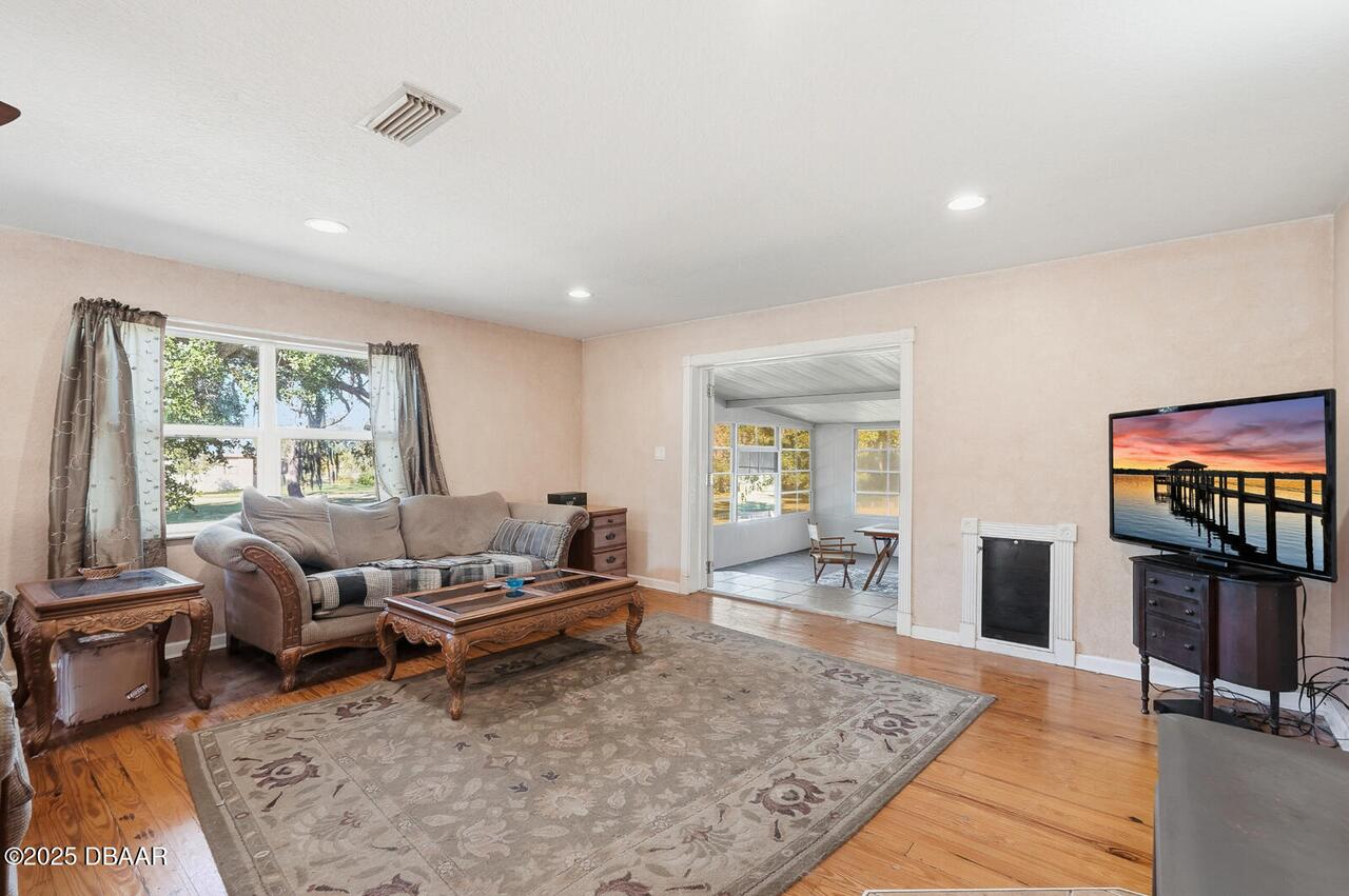 Listing Photo 9