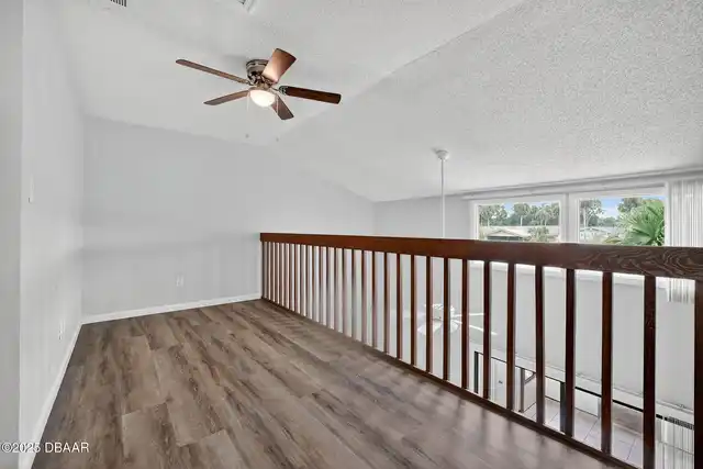 Listing Photo 12