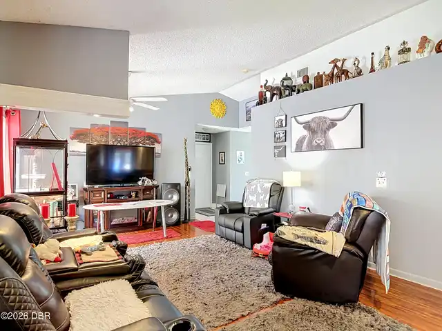 Listing Photo 12