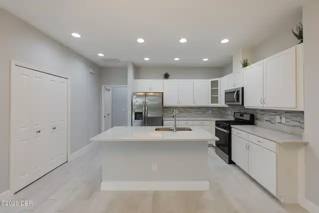 Listing Photo 12