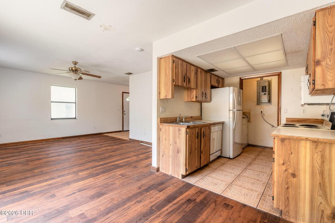 Listing Photo 11
