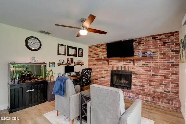 Listing Photo 10