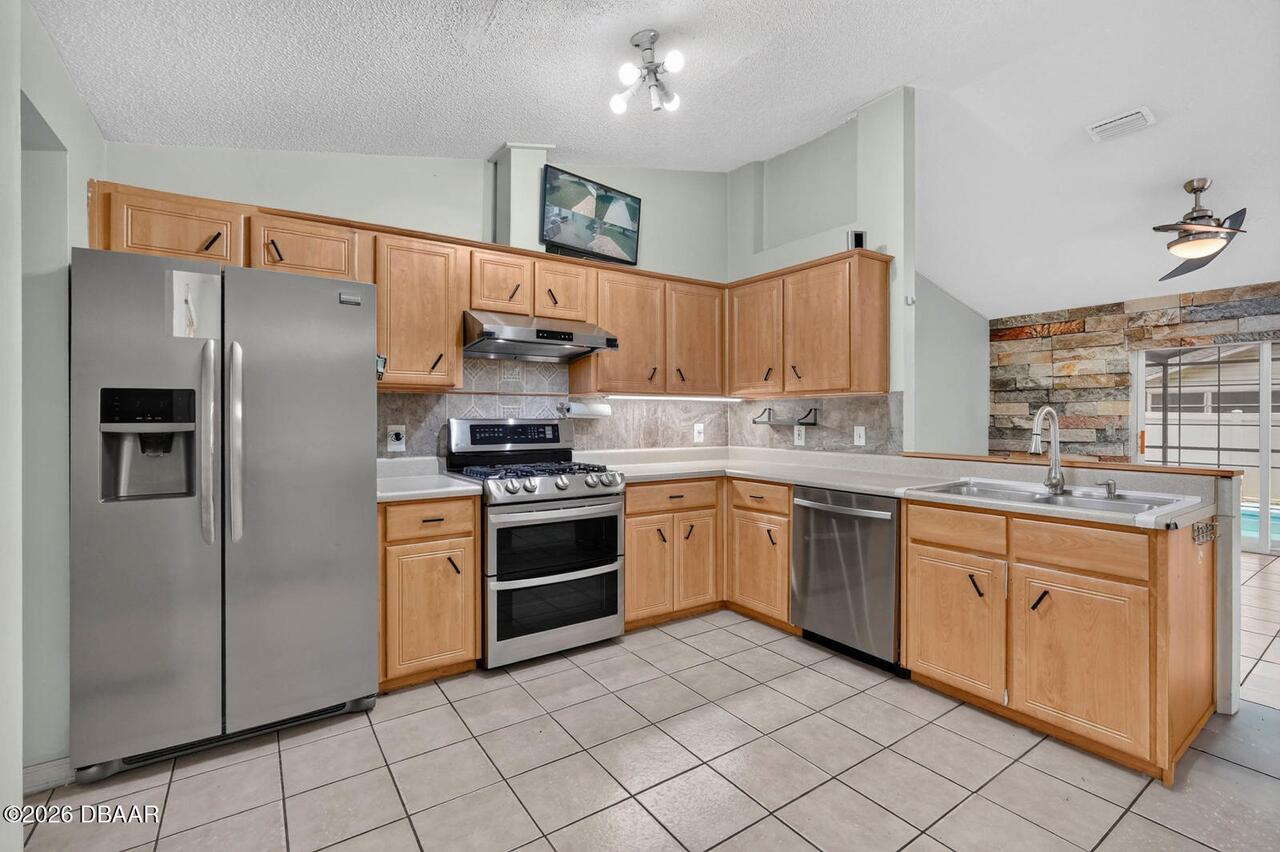 Listing Photo 12