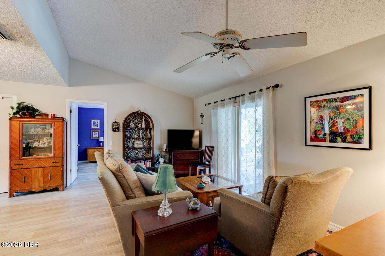 Listing Photo 11