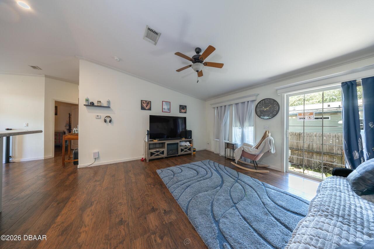 Listing Photo 11