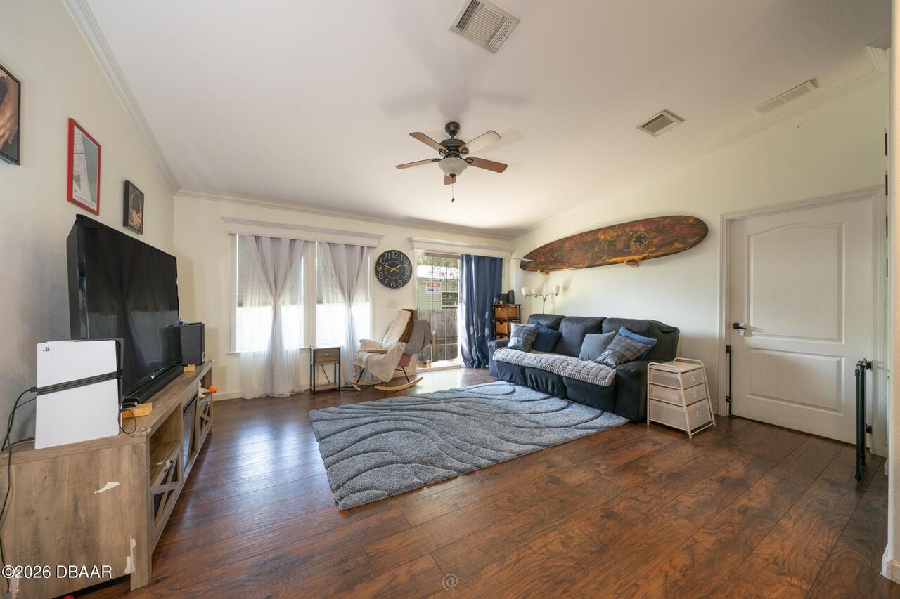 Listing Photo 12