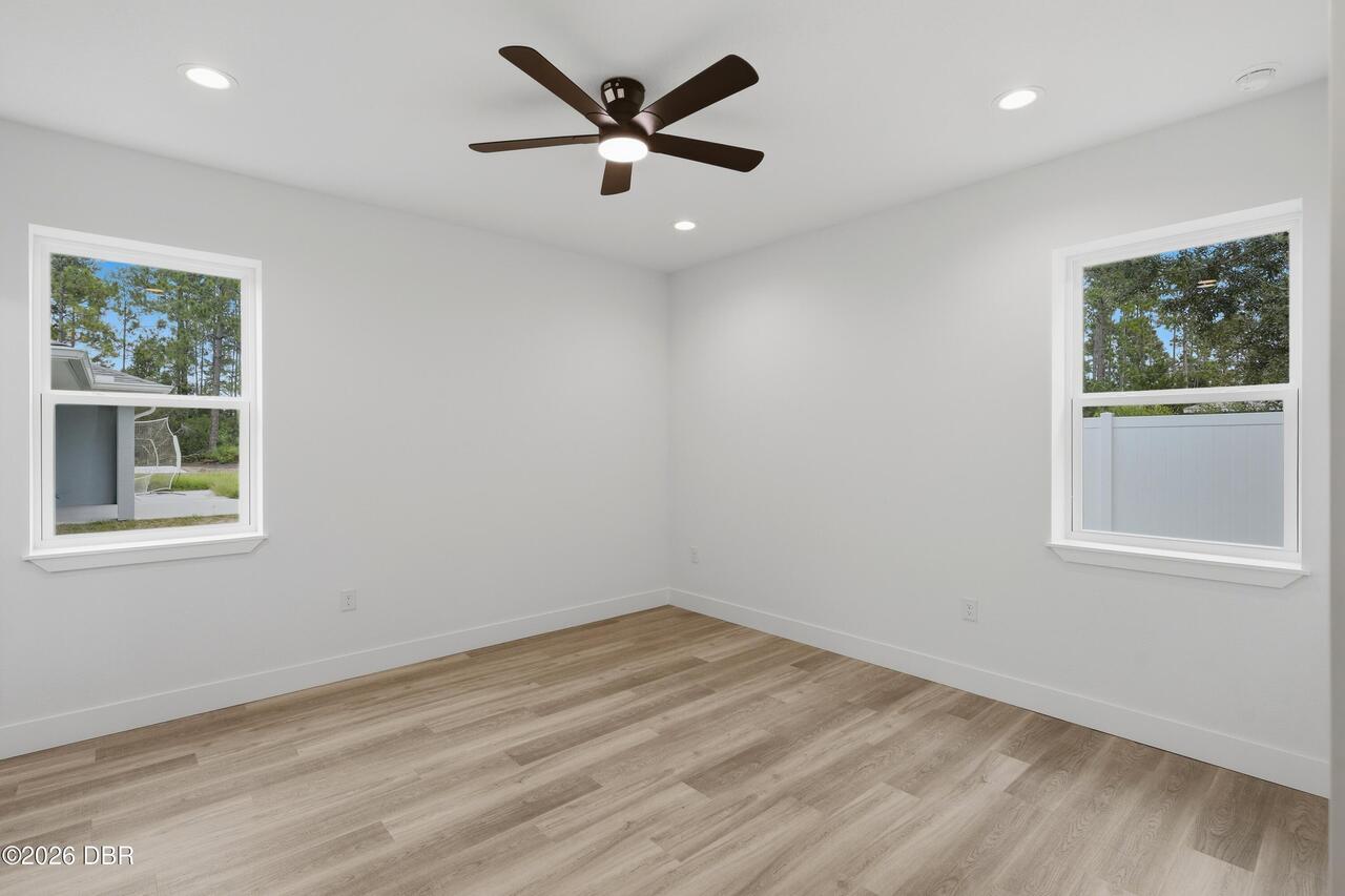 Listing Photo 12