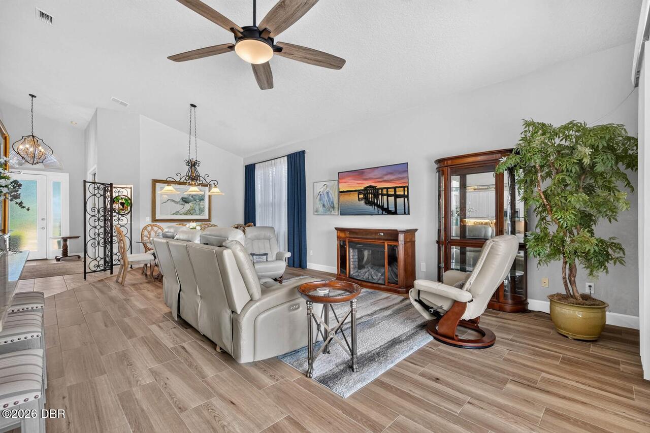 Listing Photo 8
