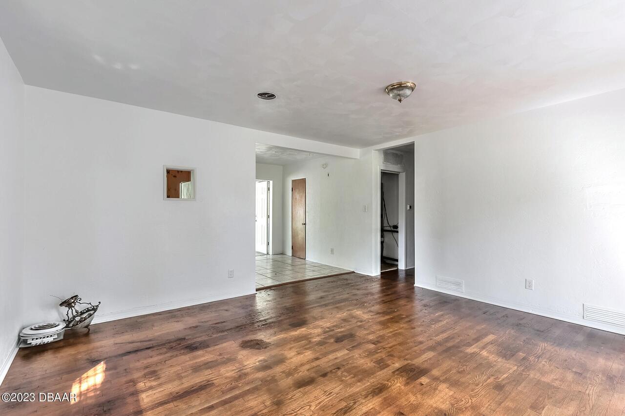 Listing Photo 8