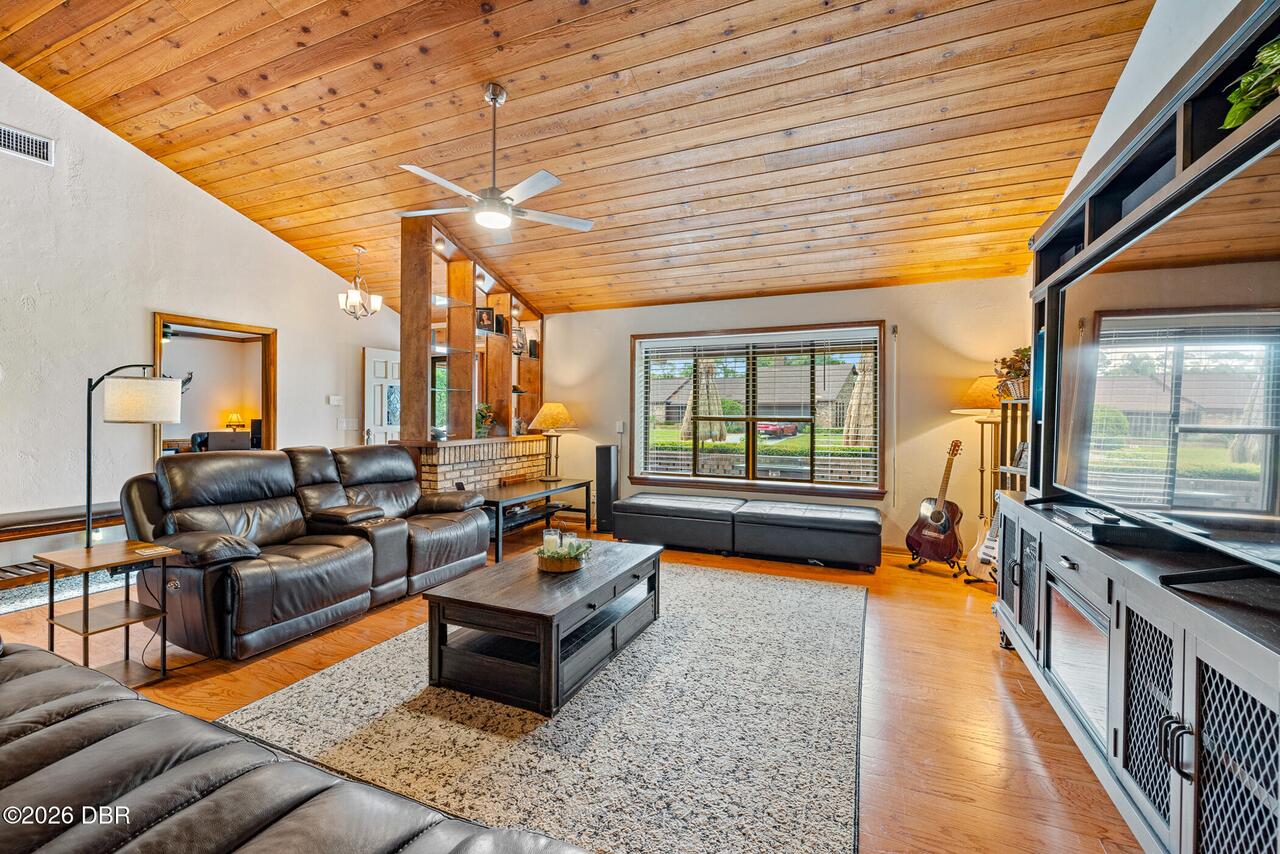 Listing Photo 14