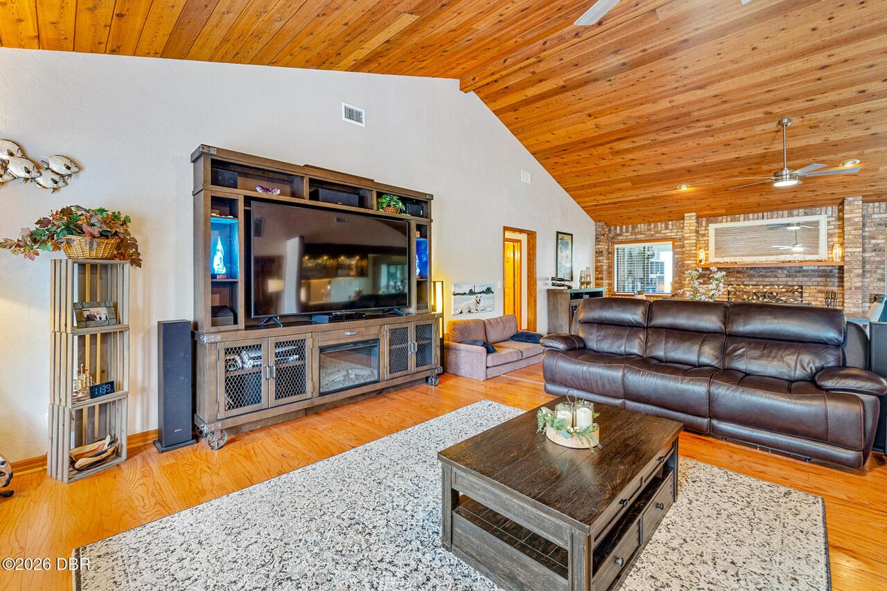 Listing Photo 16