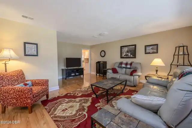 Listing Photo 6