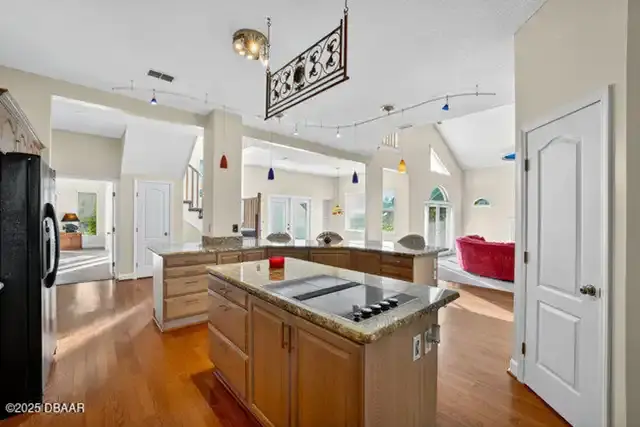 Listing Photo 18