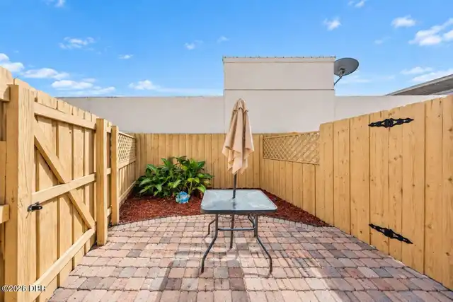 Listing Photo 11