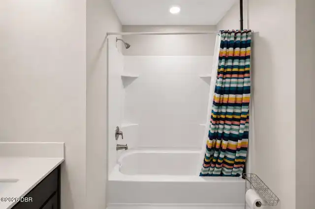Listing Photo 12