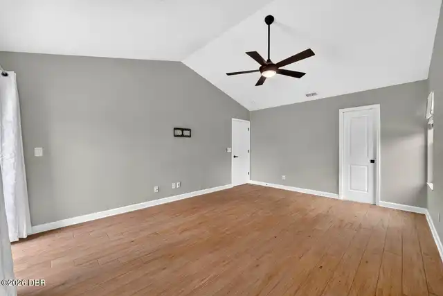 Listing Photo 18