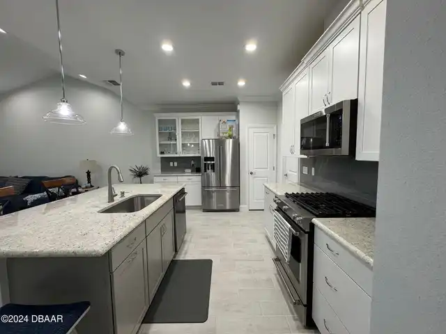 Listing Photo 12