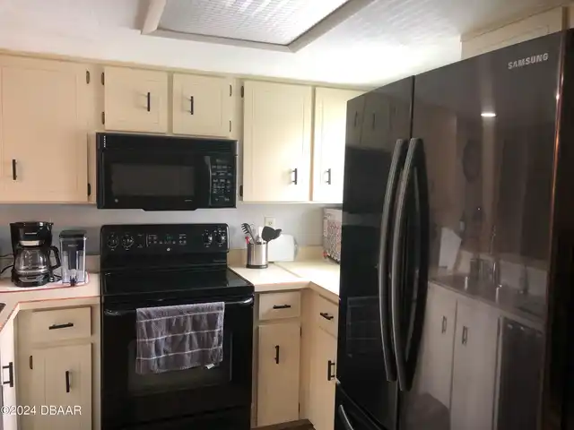 Listing Photo 17