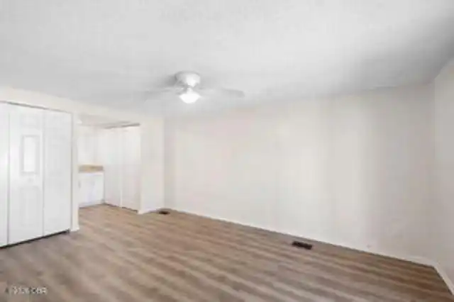 Listing Photo 12