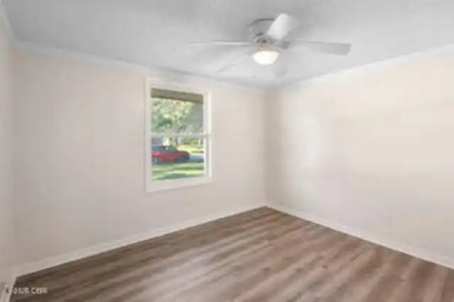 Listing Photo 14