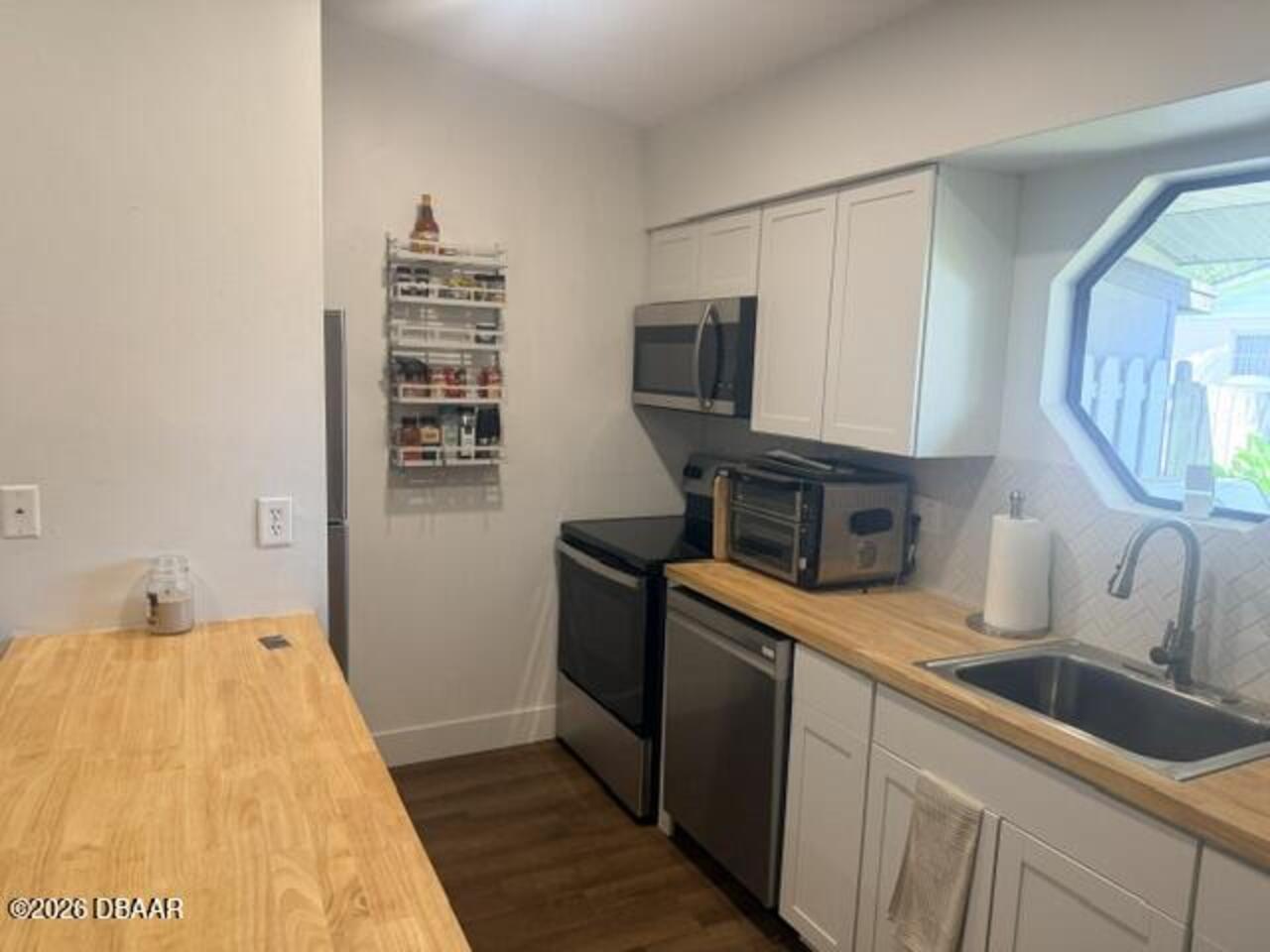 Listing Photo 8