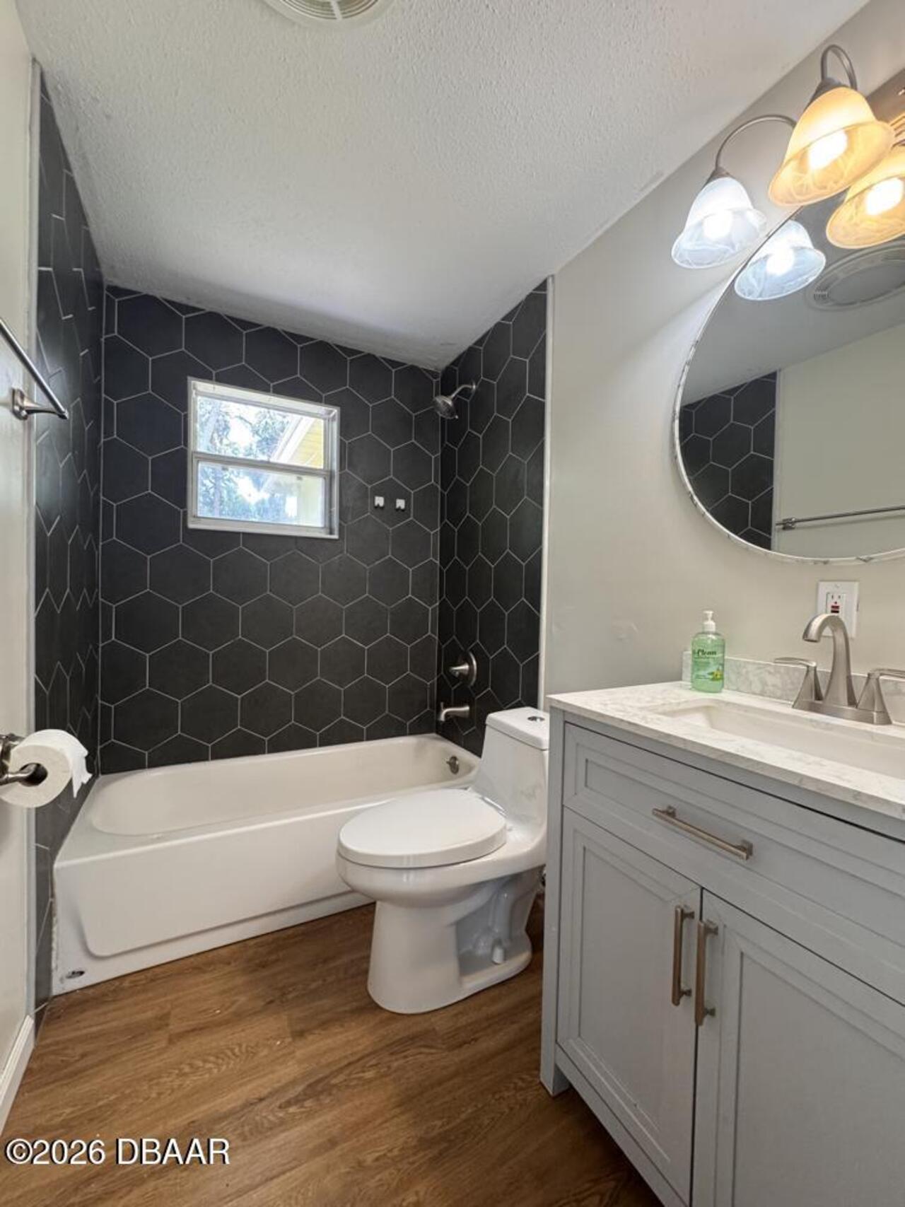 Listing Photo 11