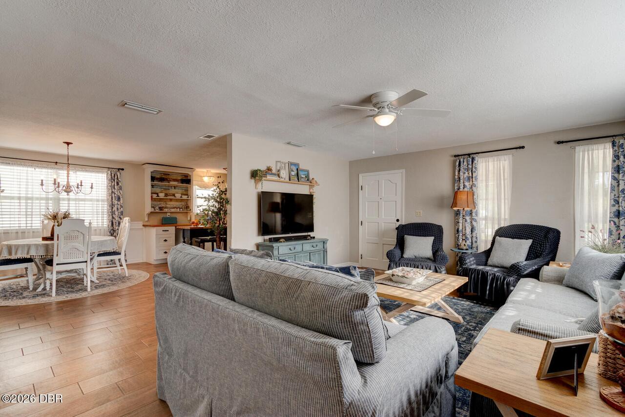 Listing Photo 10