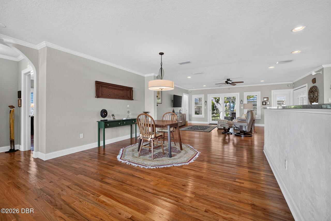 Listing Photo 11