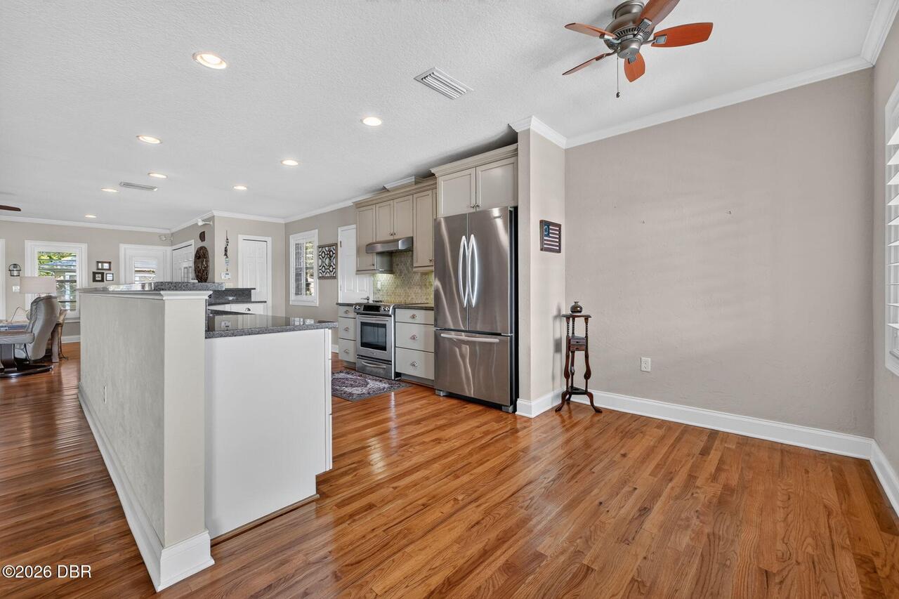 Listing Photo 12