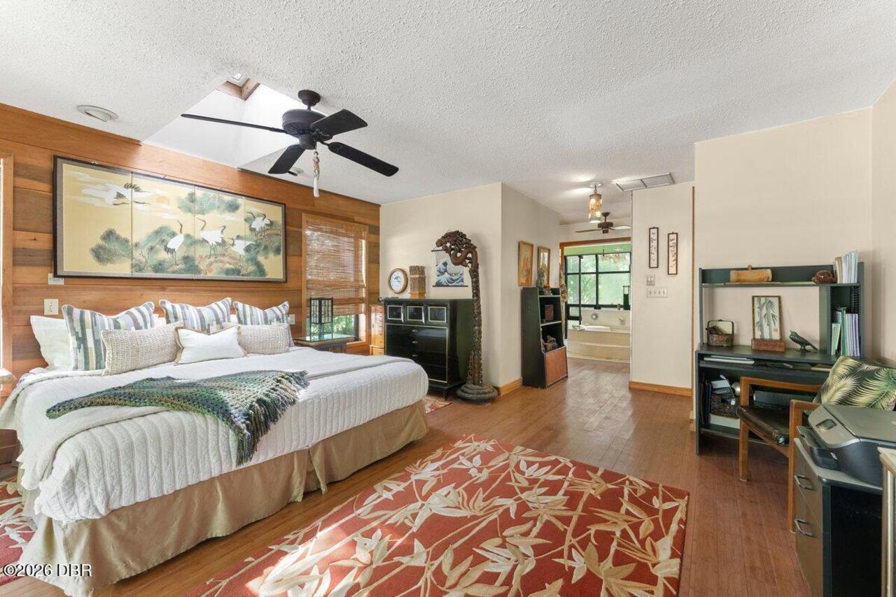 Listing Photo 12