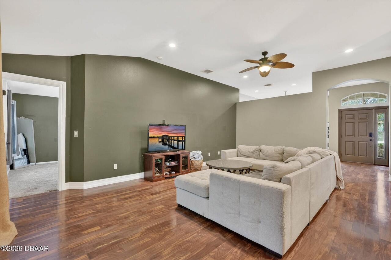 Listing Photo 8