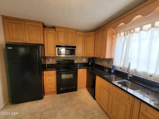 Listing Photo 12
