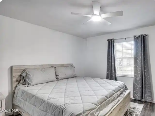 Listing Photo 11