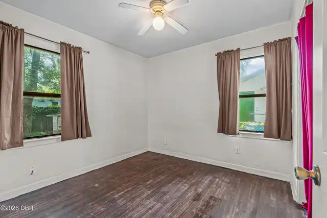 Listing Photo 11