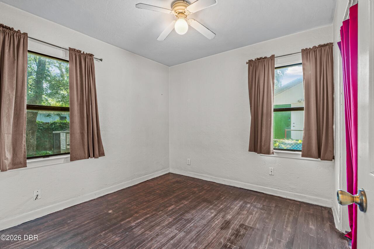 Listing Photo 11