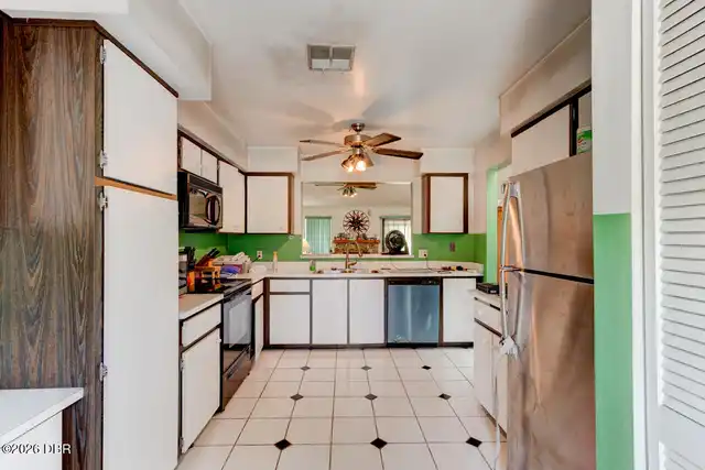 Listing Photo 10