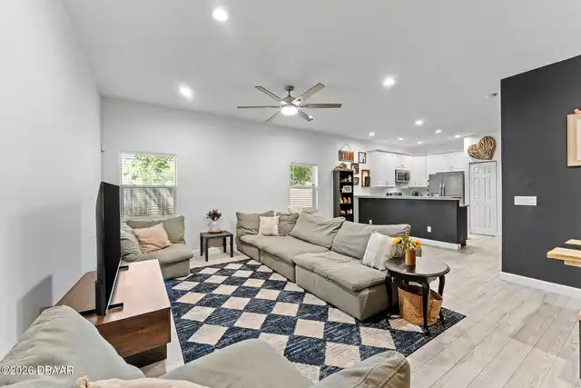Listing Photo 8
